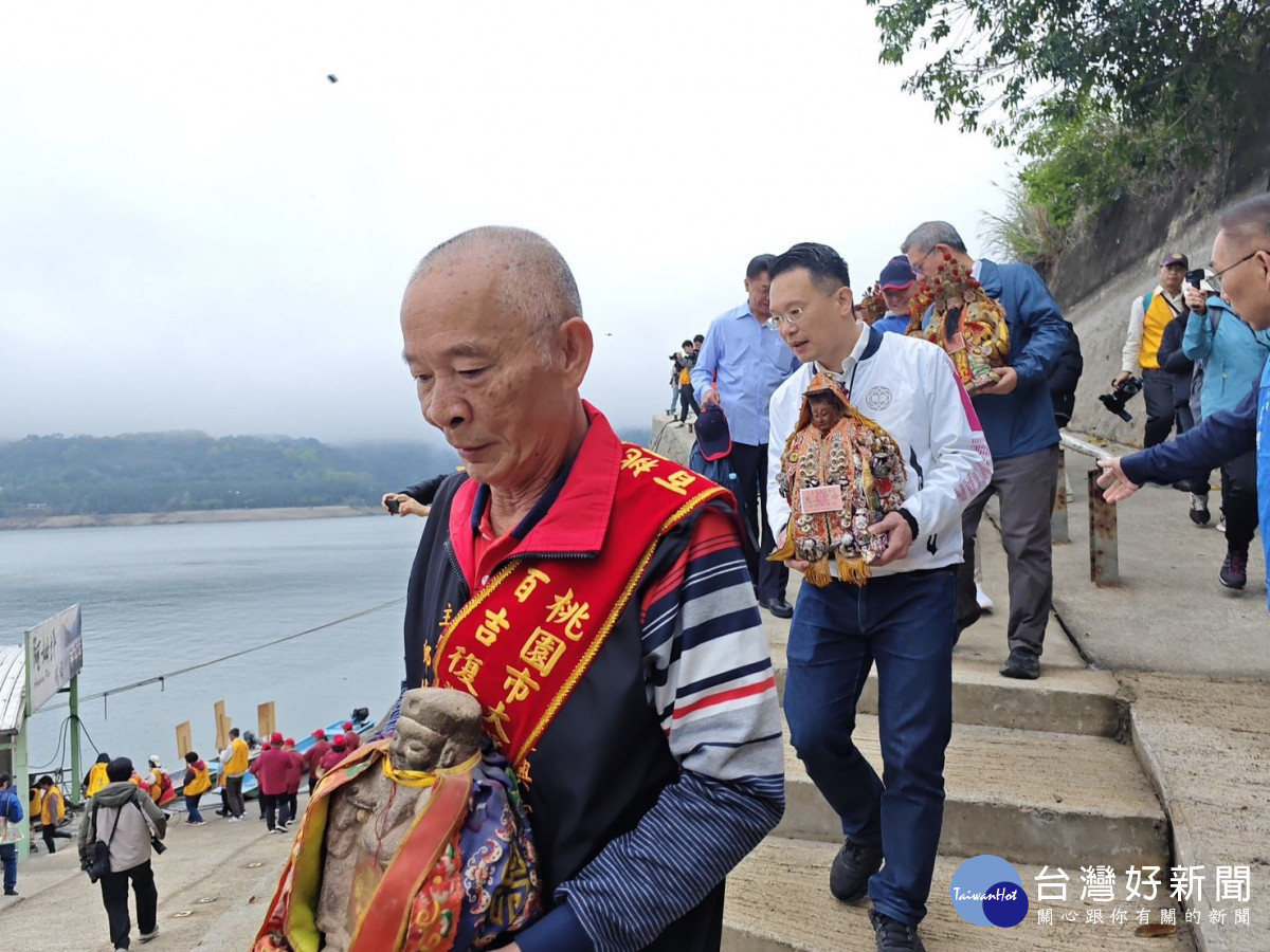 全台最美麗神巡路線在桃園　蘇俊賓三度登船參加百吉復興宮水庫媽遶境