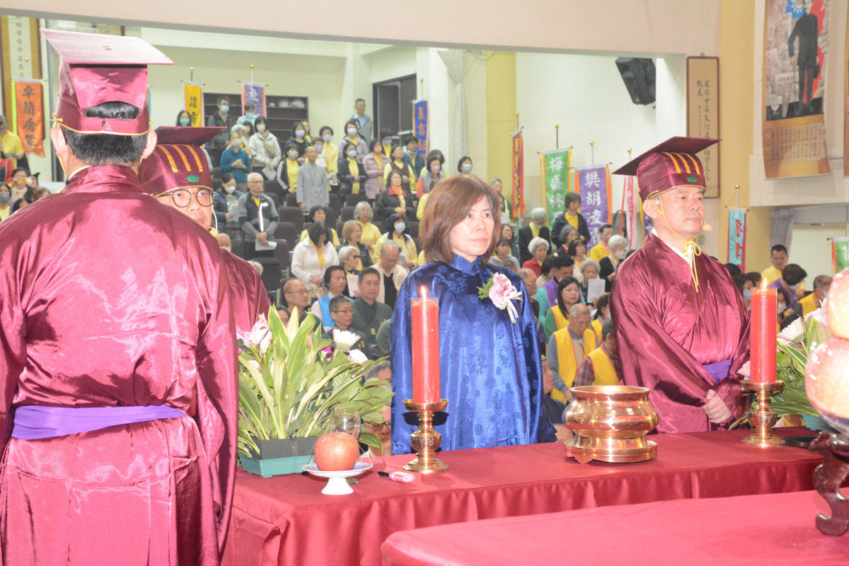 臺中市政府民政局副局長陳寶雲擔任三獻主祭。圖／帝教總會提供