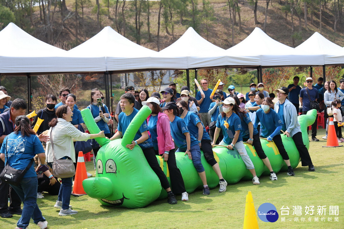 活動中有多項親子及員工共同參與熱熱鬧鬧。( 縣府提供)