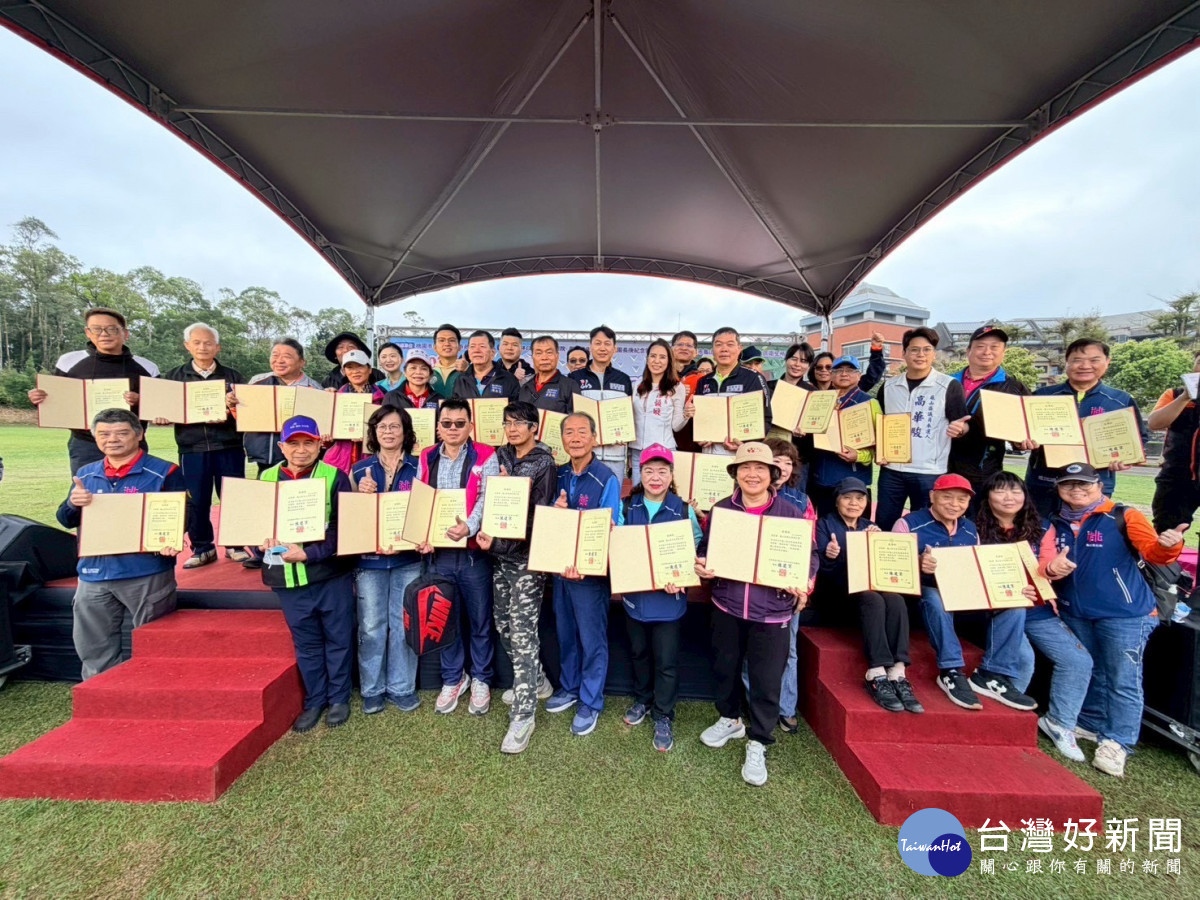 長庚醫院頒發感謝狀,感謝龜山區32里熱烈參與健走活動