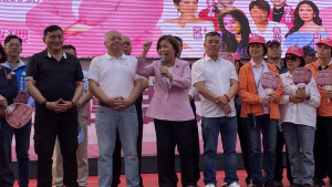 國民黨立委楊瓊瓔登台宣講，提出「媽媽市長2.0」接棒盧秀燕。