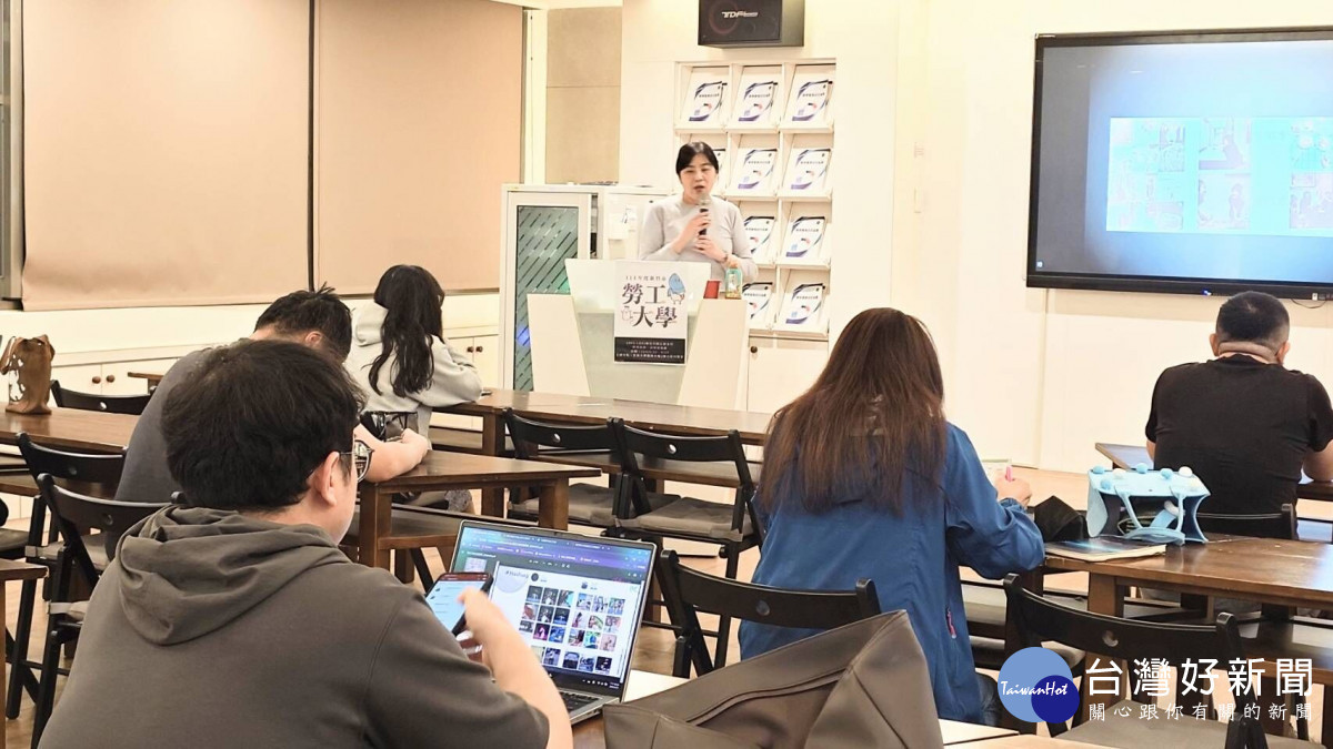 邱琪瑄老師講解數位內容企劃。