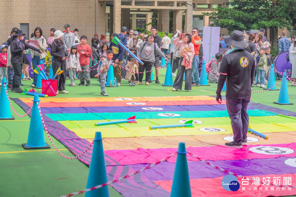 透過寓教於樂的引導,讓孩子及早接觸科學與數理概念,能降低對理工領域的陌生與畏懼。<br />
<br />