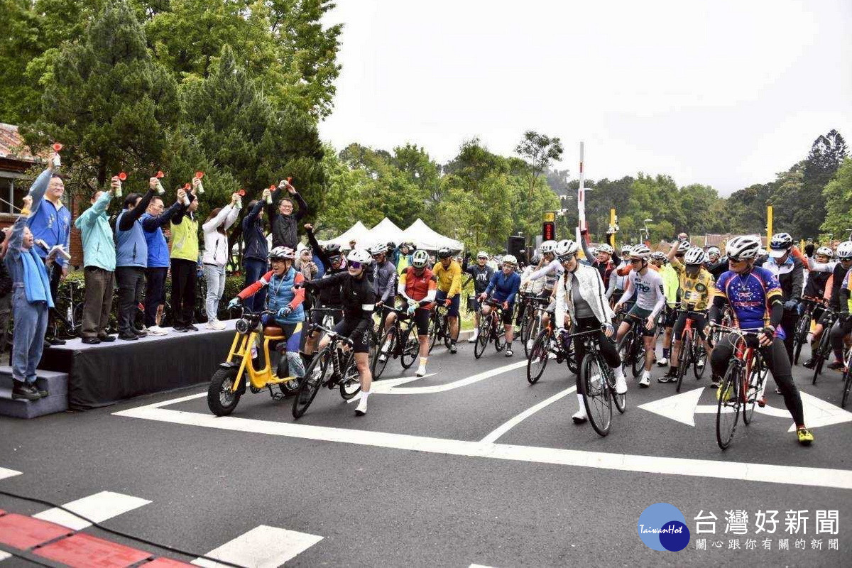 「探索北橫.騎行羅馬」櫻花勇士活動鳴槍起跑。