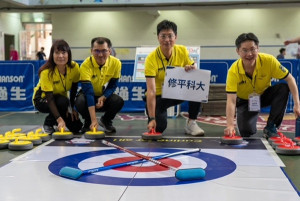 地板冰壺賽。林重鎣