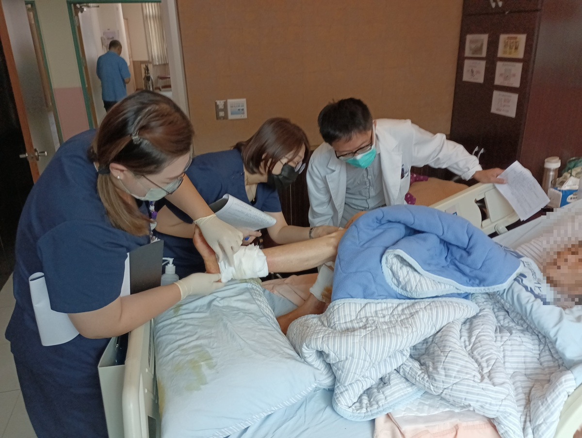 遭犬撕咬阿嬤將4度清創　彰化醫院提免費高壓氧