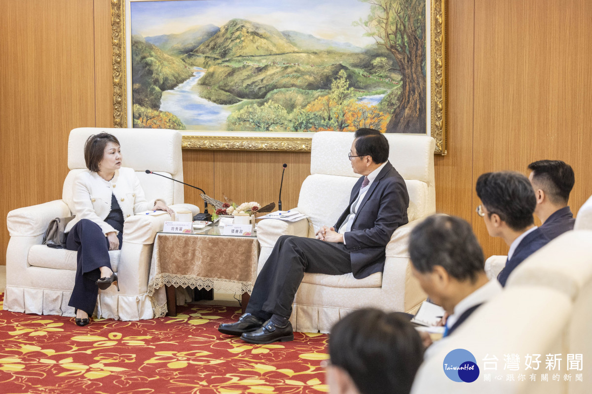 張市長會見新加坡駐台代表符秀麗，交流AI城市治理、可負擔住宅及免費擴大肺癌篩檢服務。