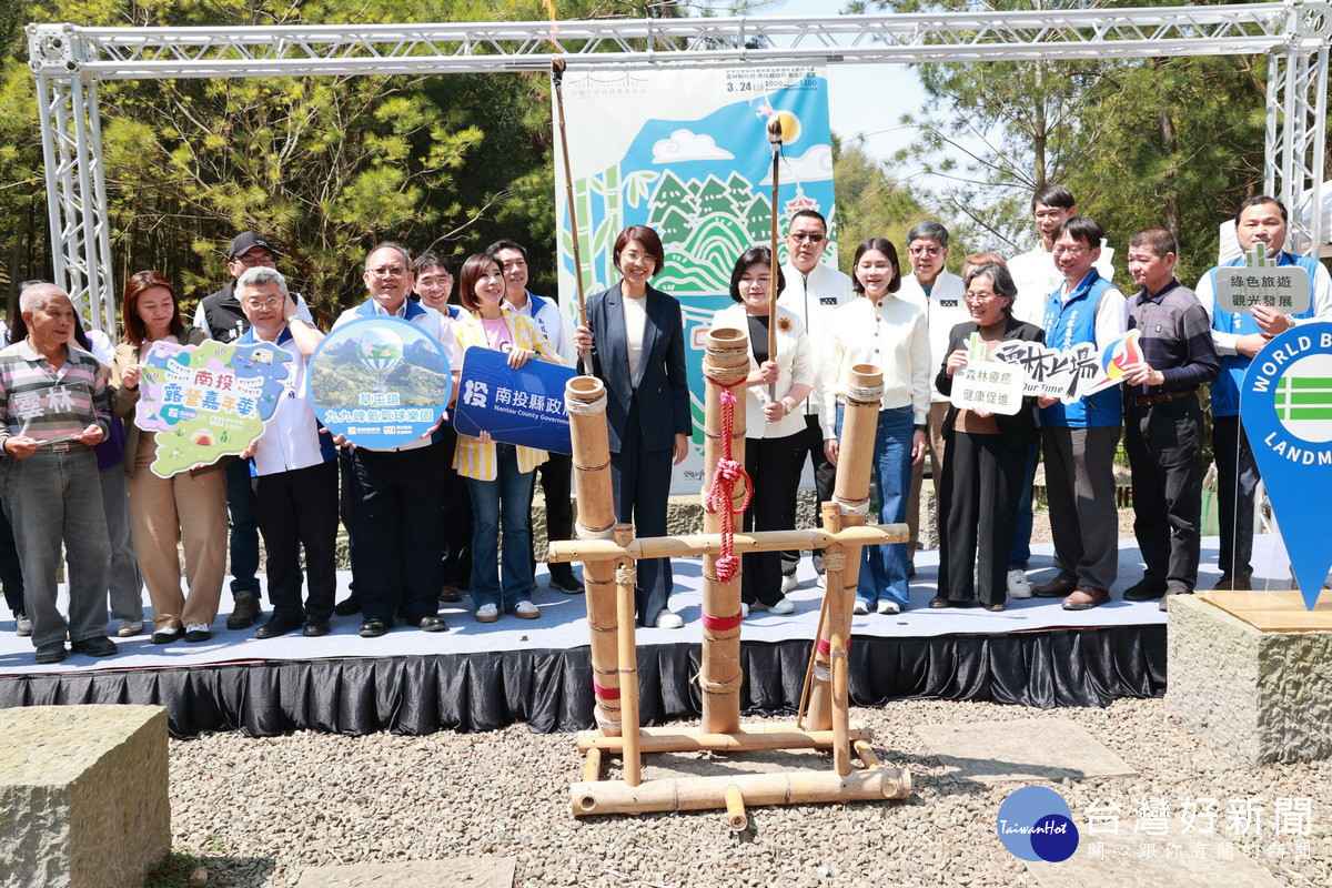 南投縣長許淑華與雲林縣長張麗善聯袂主持宣誓儀式。（南投縣府提供）