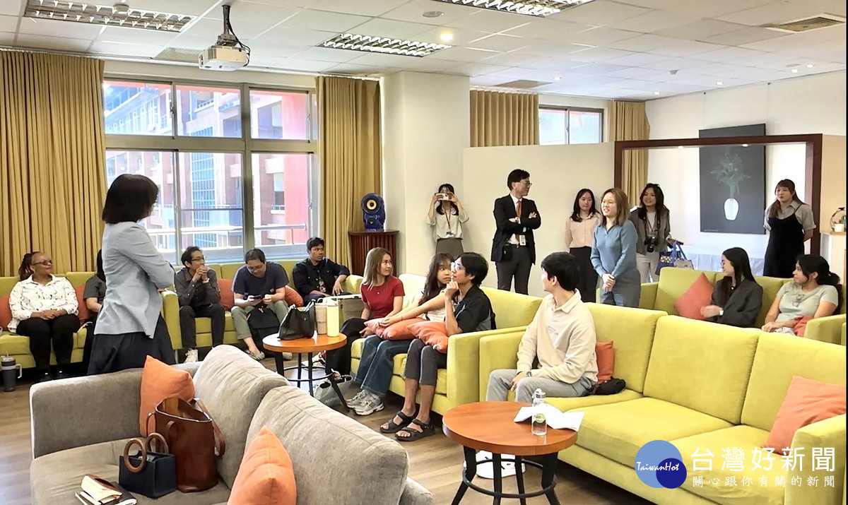 暨大國際事務處特別安排貝里斯駐臺大使梅凱瑟（Katherine Vanessa Meighan）與暨大外籍學生面對面交流。（暨大提供）