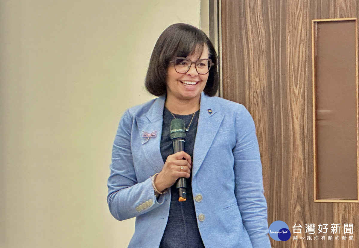 貝里斯駐臺大使梅凱瑟（Katherine Vanessa Meighan）對暨大建構的完善國際化環境與外籍學生輔導機制給予高度肯定。（暨大提供）