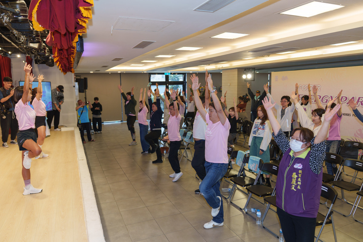 現場人員一起做運動。圖／彰化縣議會提供