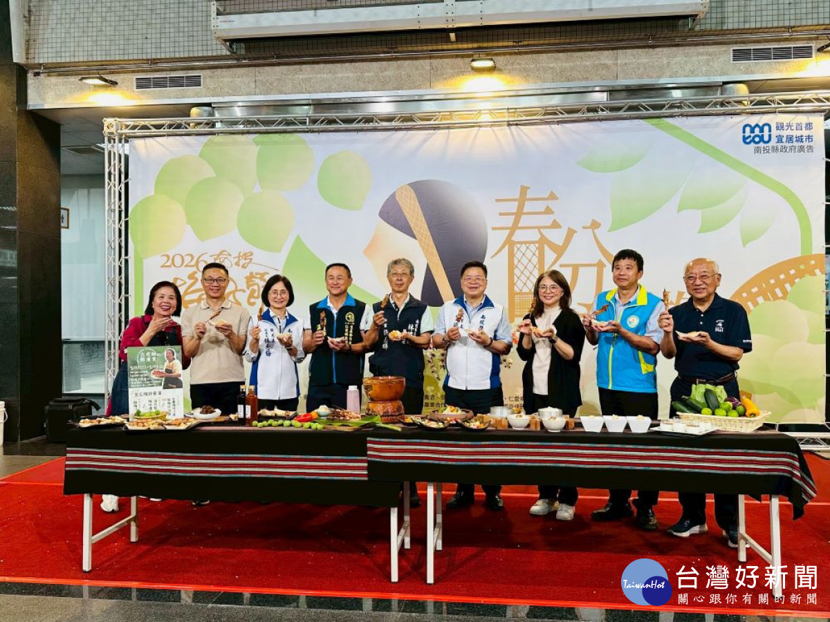 2026南投梅子節記者會，「來去山上煮一餐」的古信維老師特別推薦多款無煙料理梅子料理，提供現場貴賓嘗鮮。(圖/記者賴淑禎攝)