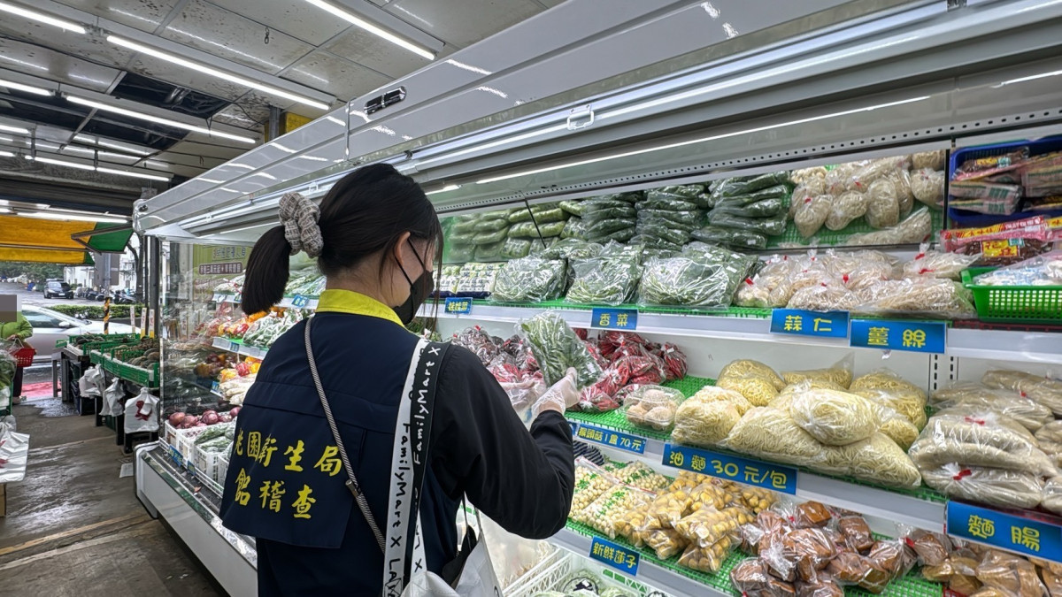 桃園市政府衛生局近期針對清明應景食品抽驗，共抽驗255件產品，其中5件不符規定，均已依法處辦並要求下架回收。（圖／桃園市政府衛生局提供）