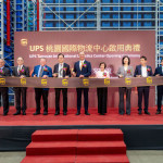 桃園市長張善政出席「UPS桃園國際物流中心開幕」與貴賓合影。