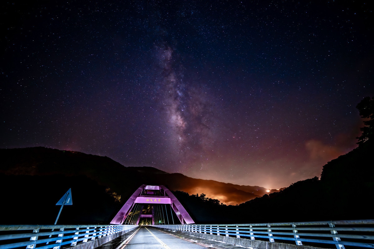 將拉拉山打造成臺灣首座「國際暗空勝地」。<br />
<br />
