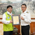 海軍馬公後勤支援指揮部指揮官吳泳祥榮調　林皆興頒發榮譽縣民證表彰貢獻