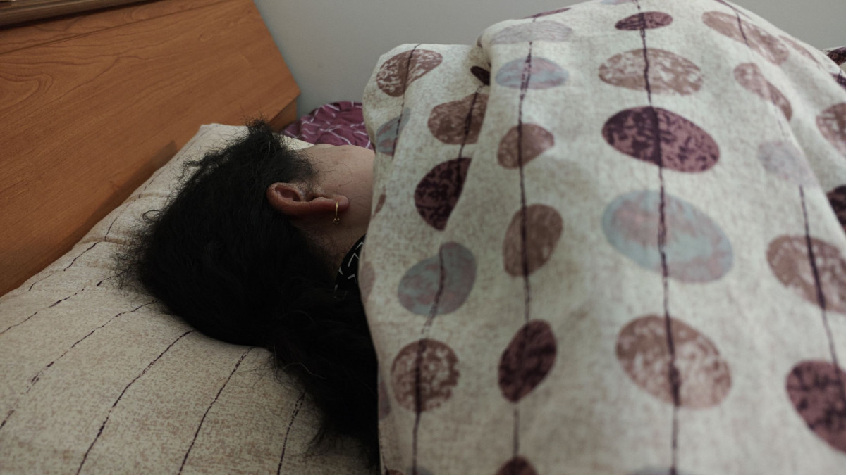 半夜總是醒來?更年期女性睡眠困擾增,醫師提醒及早調整改善。圖/秀傳提供