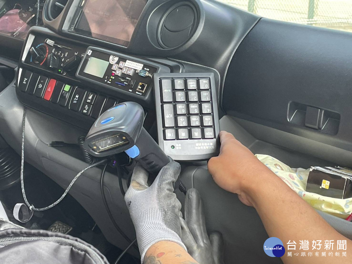 海資處定期紀錄蒸煮與清運資料,並維持GPS即時追蹤系統正常運作。