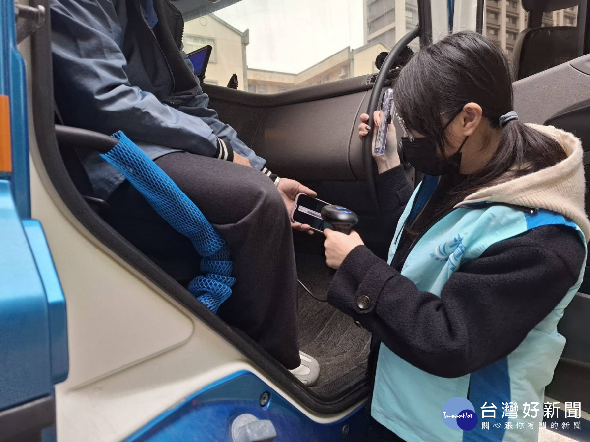 海資處定期紀錄蒸煮與清運資料,並維持GPS即時追蹤系統正常運作。