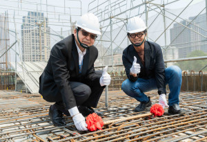 羅布森圖書館由黃崇典秘書長與汪世旭董事長共同，完成上梁儀式