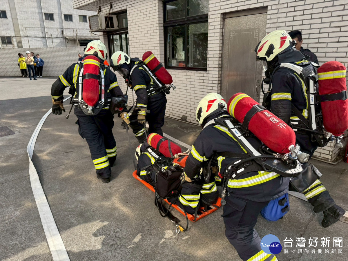 地震引爆化災風險　基隆消防實兵演練高科技廠應變力
