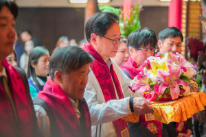 張市長出席「樂天桃猿職業棒球隊參加中華職棒37年祈福活動」。