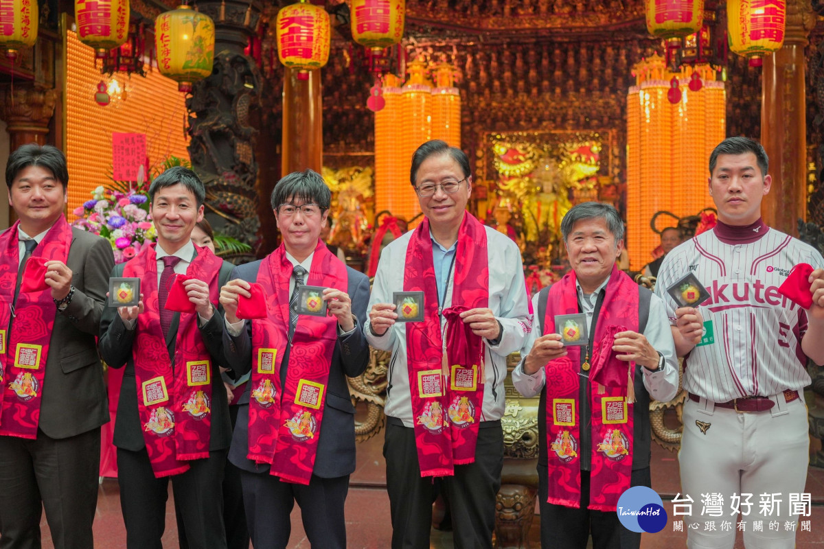 張市長與貴賓合照。