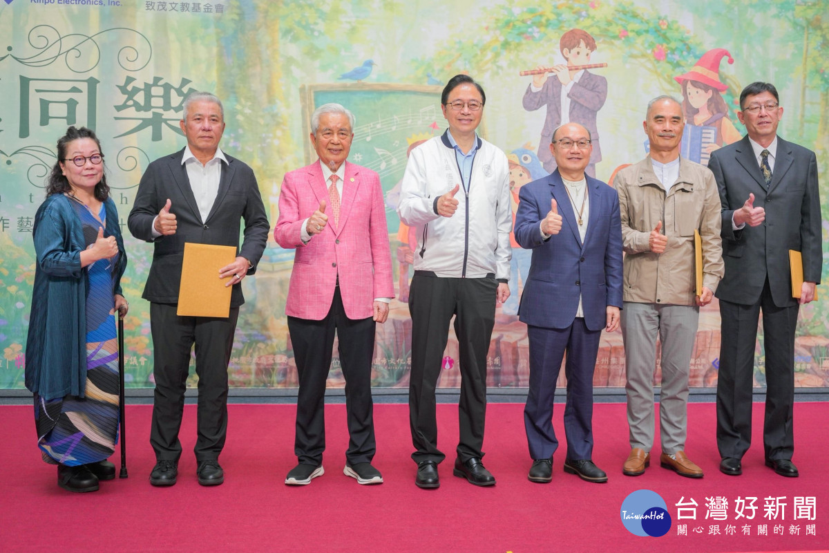 張市長與出席貴賓合影。<br />
<br />