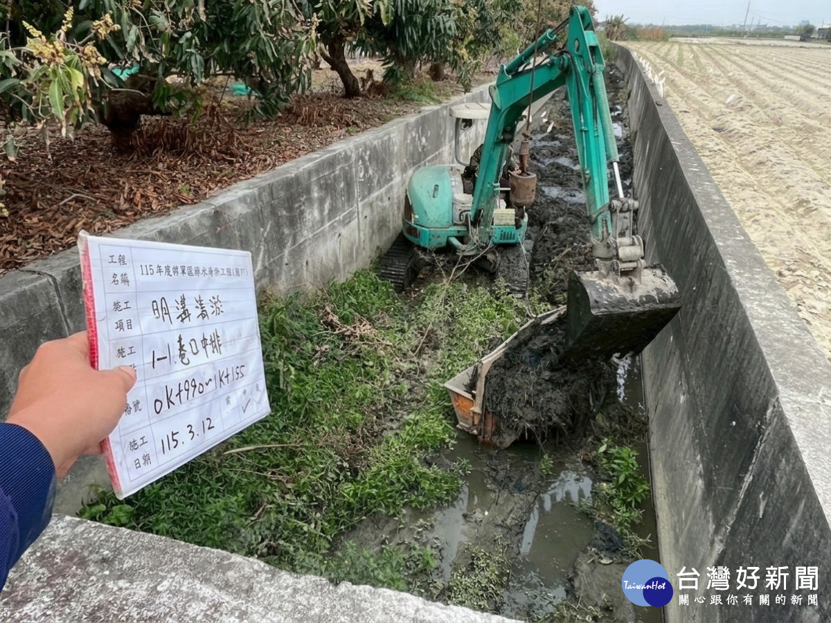 將軍區巷口中排清淤中