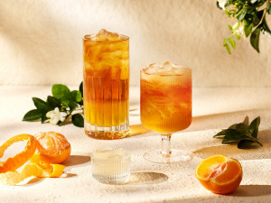 「蜜柑鐵觀音」蜜柑系列新品，呈現焙火茶韻與柑橘果香交織的獨特風味。圖/業者提供