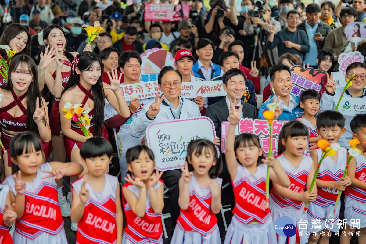 「樂天女孩園夢專車」於開幕日同步啟動。