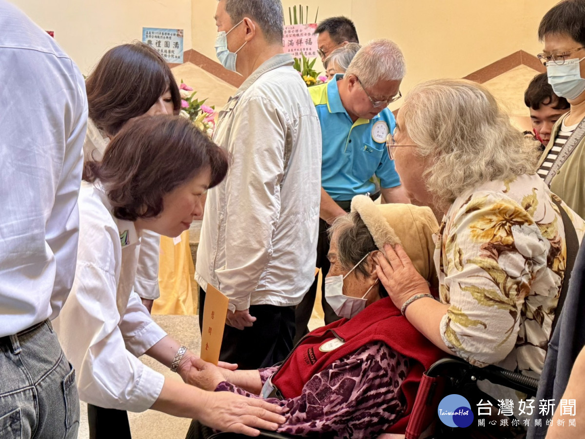 嘉義市115年春祭　黃敏惠發放慰問金予先烈遺族