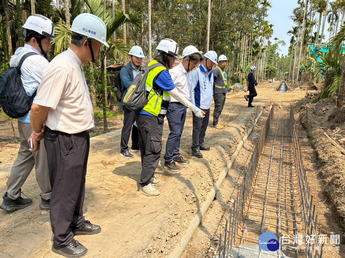 輔導過程結合現場查勘、案例說明及意見交流。(縣府提供)