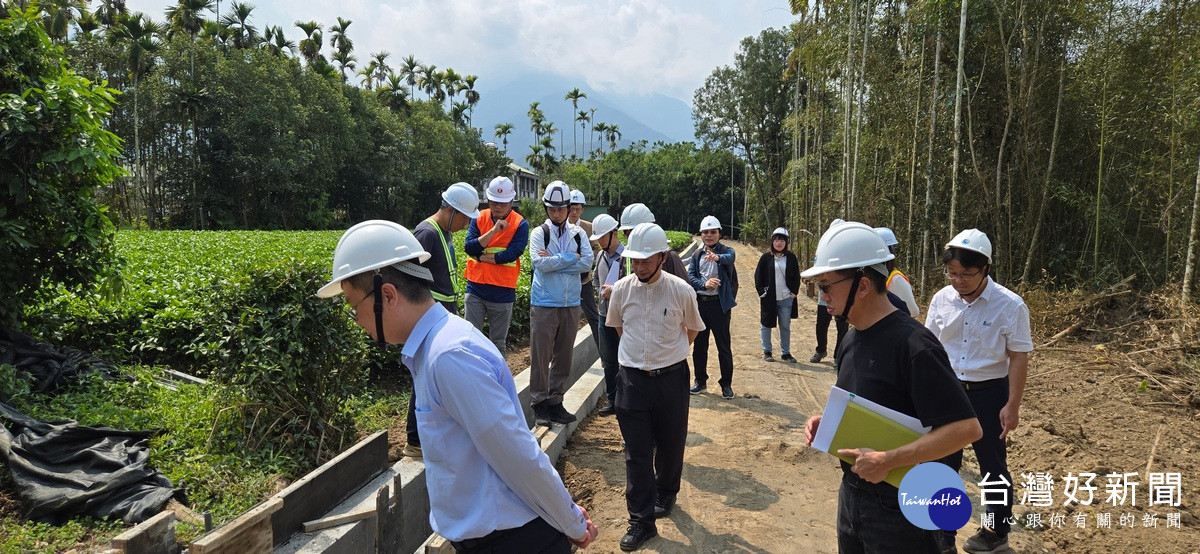 輔導過程結合現場查勘、案例說明及意見交流。(縣府提供)