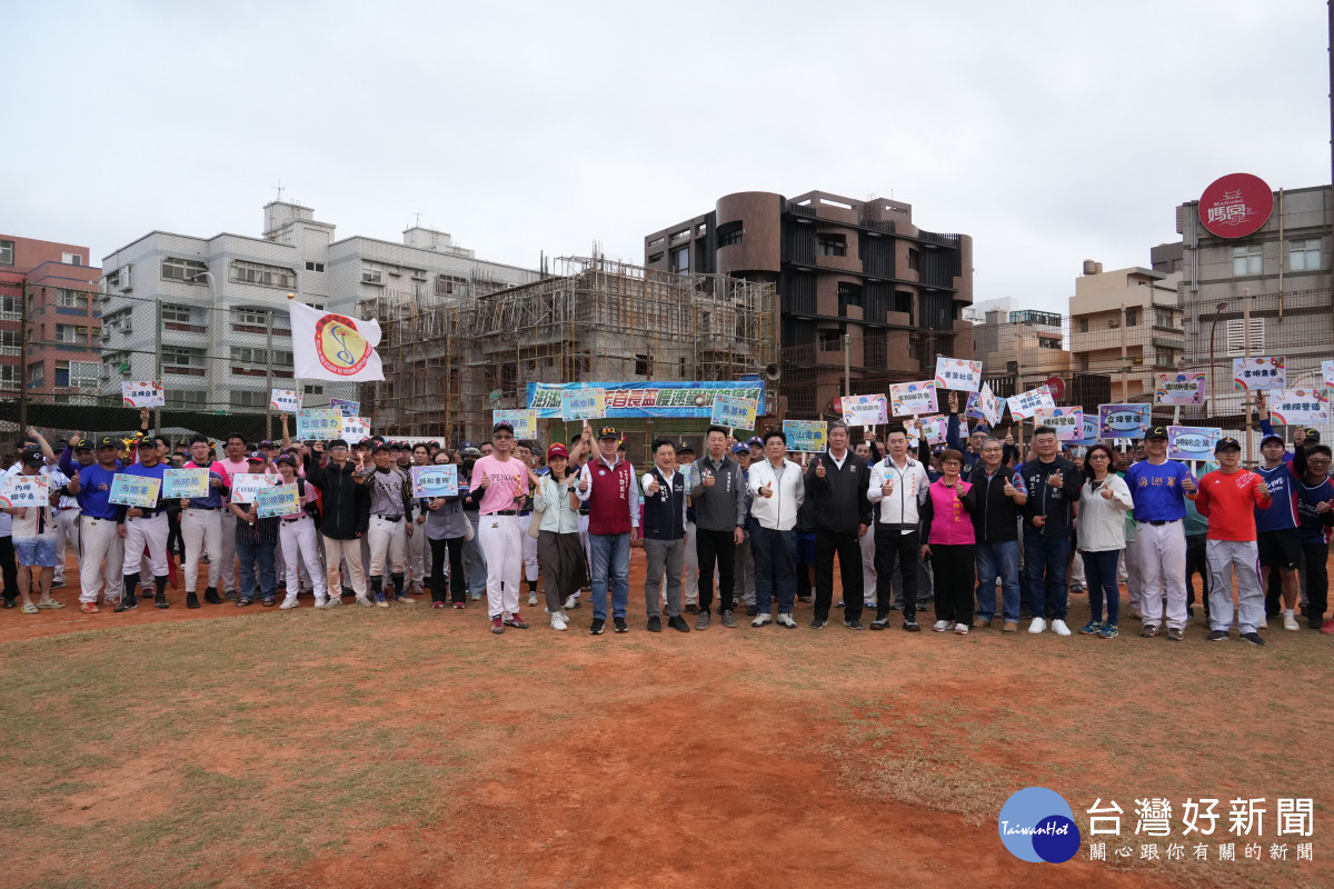 澎湖縣115年首長盃慢速壘球錦標賽開打　42隊逾千人同場競技展現運動活力