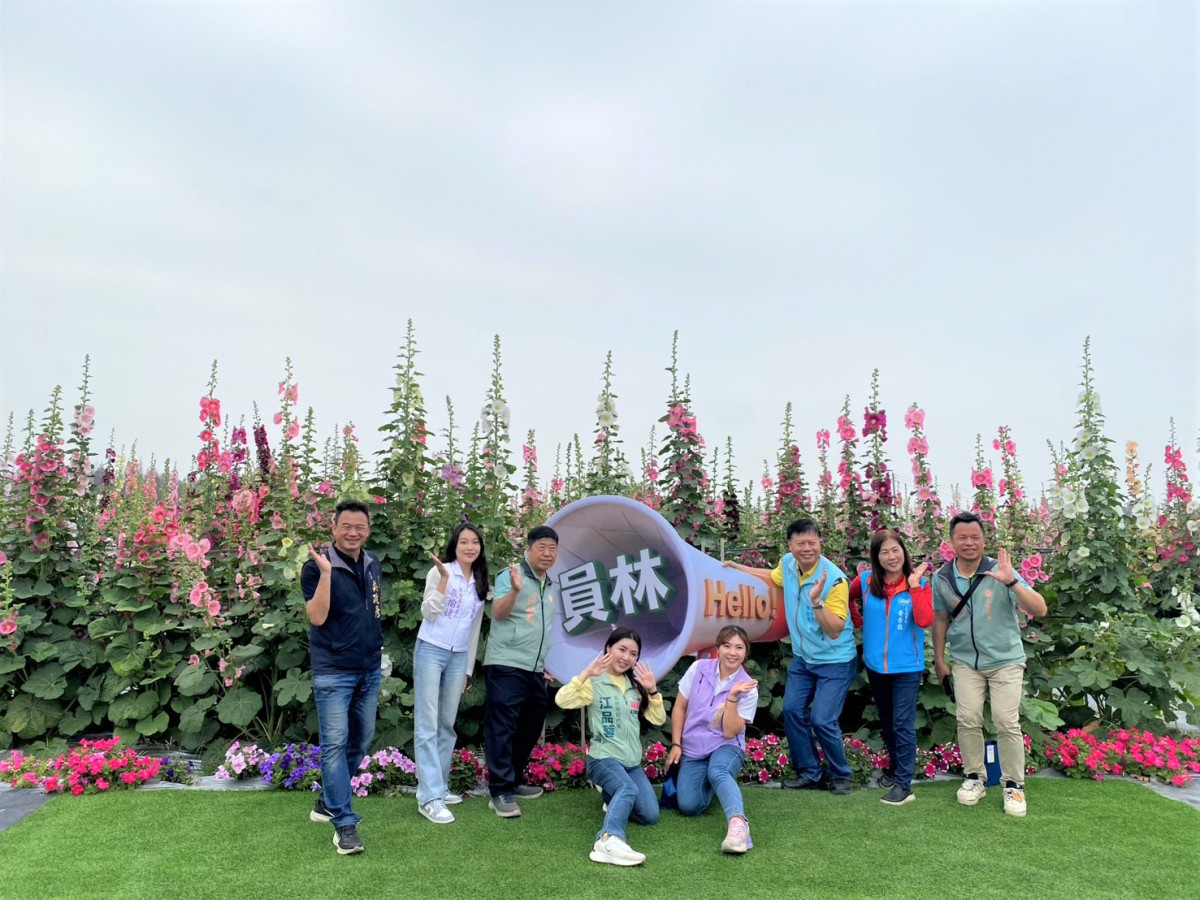 員林蜀葵花季繽紛登場，萬株花海打造春日最美打卡勝地。圖／彰化縣政府提供