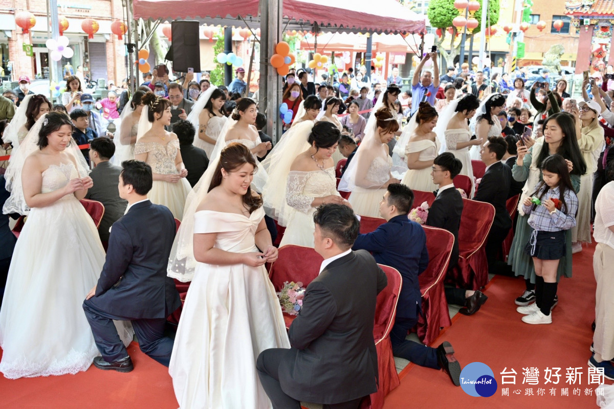 桃園大廟景福宮281年首辦聯合婚禮 33對新人締造歷史浪漫篇章