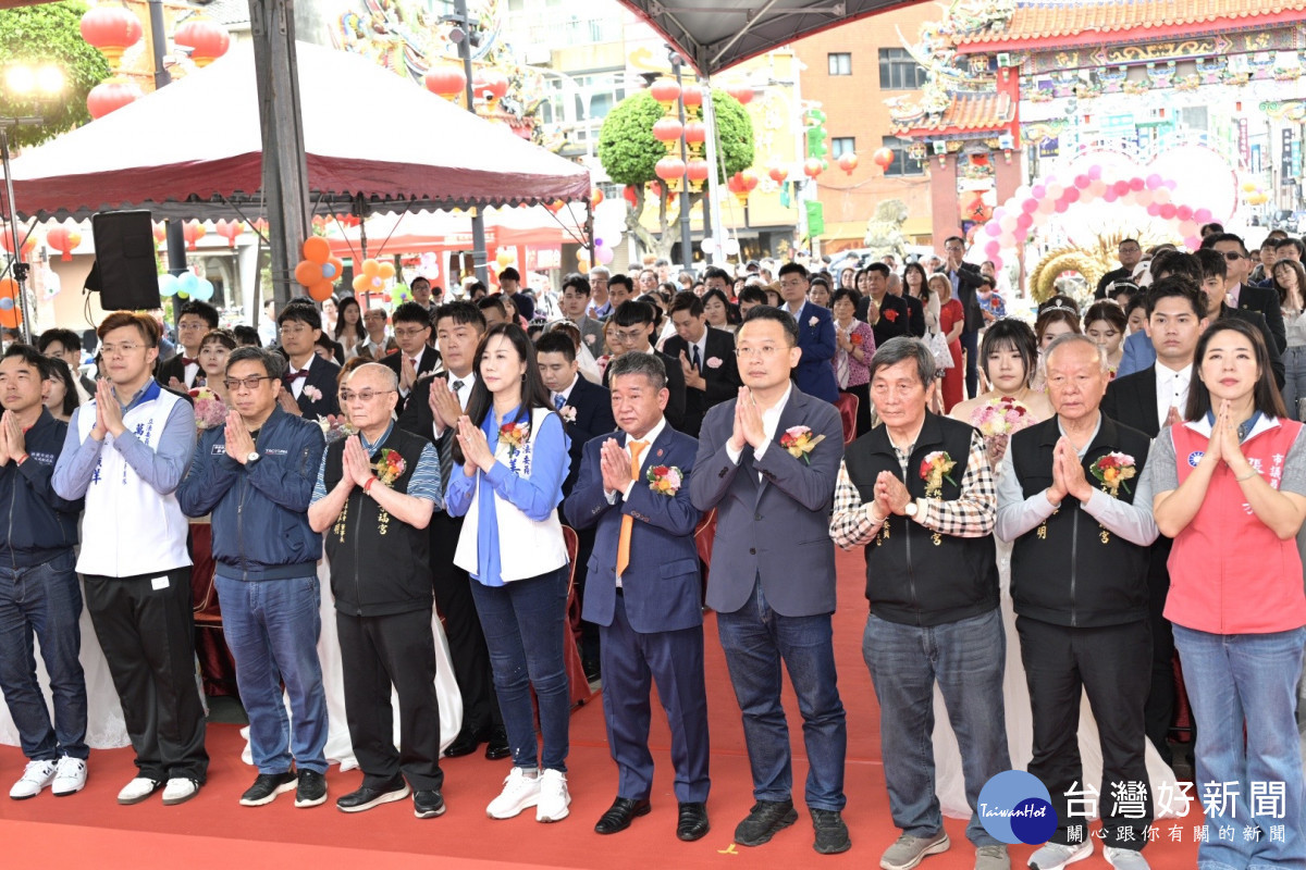 桃園大廟景福宮281年首辦聯合婚禮 33對新人締造歷史浪漫篇章
