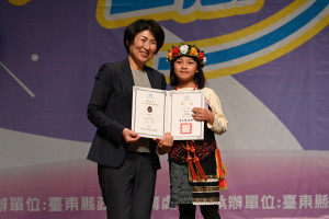 臺東慶祝兒童節！饒慶鈴表揚489位模範兒童　鼓勵AI思辨培養競爭力
