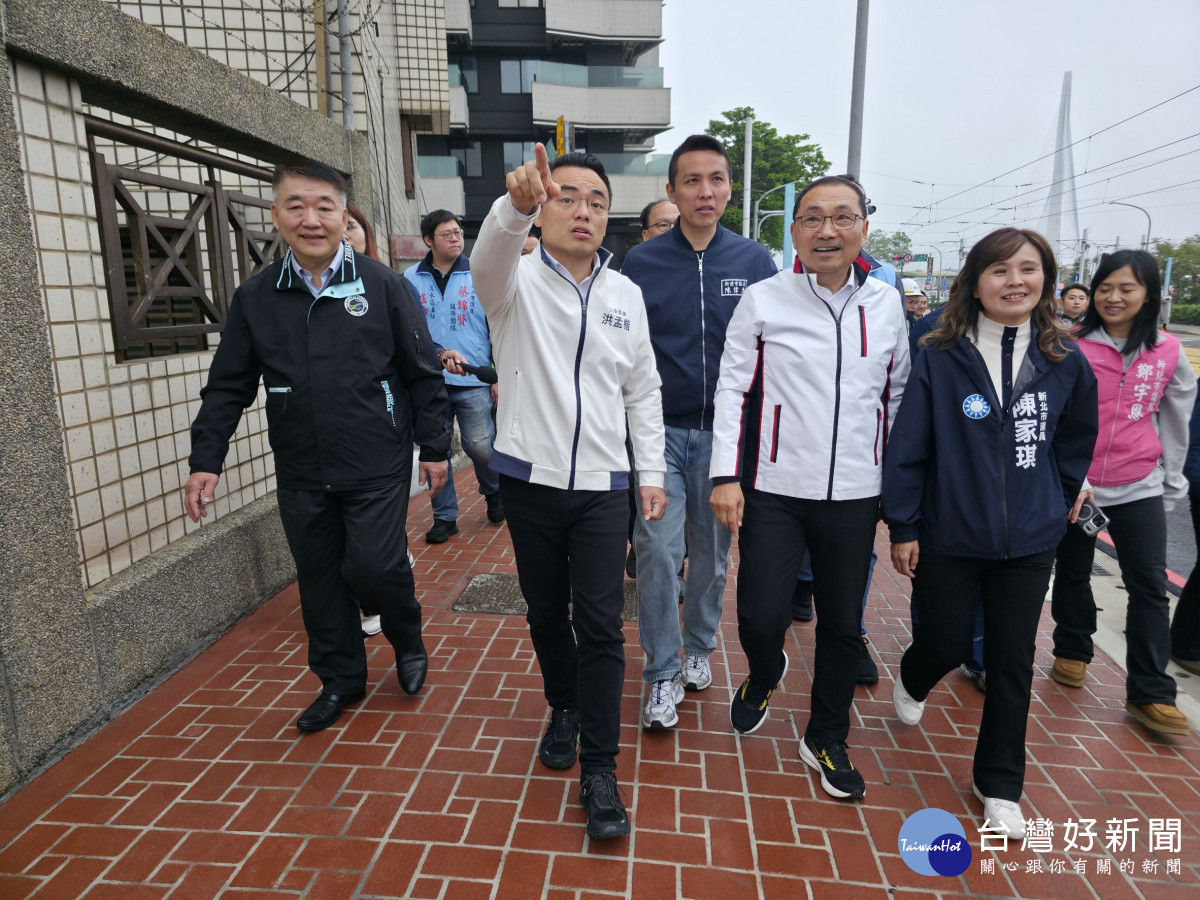 新北迎接淡江大橋通車　侯友宜視察周邊人行道改善工程