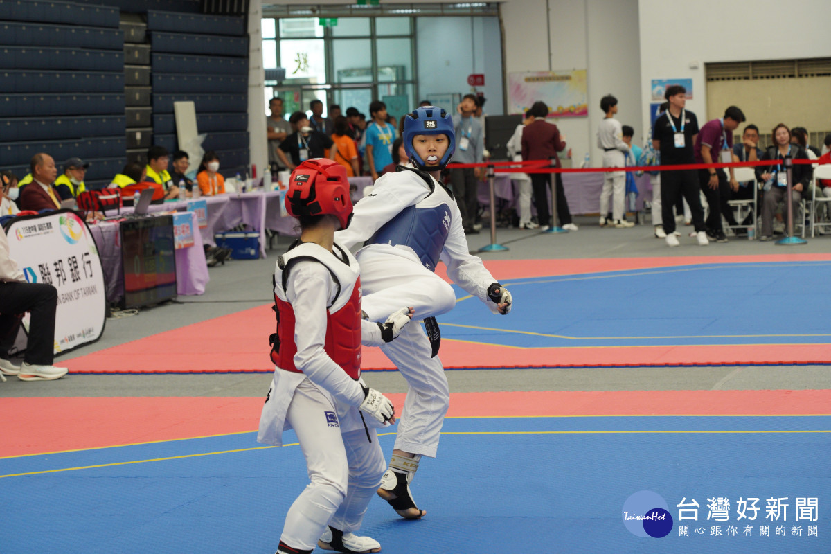 永慶高中國中部陳彥蓉，在國女組49公斤級賽為地主嘉義縣摘下本屆全中運首面獎牌／嘉義縣府提供