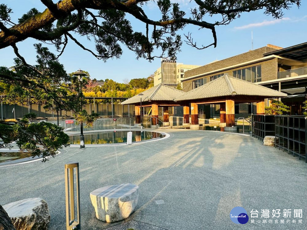 苑裡鎮的享沐時光莊園渡假酒店有著日式風呂設計與開闊景觀,在疏朗開闊的環境中提供兼具自然與舒適的放鬆體驗。(圖/記者賴淑禎攝)