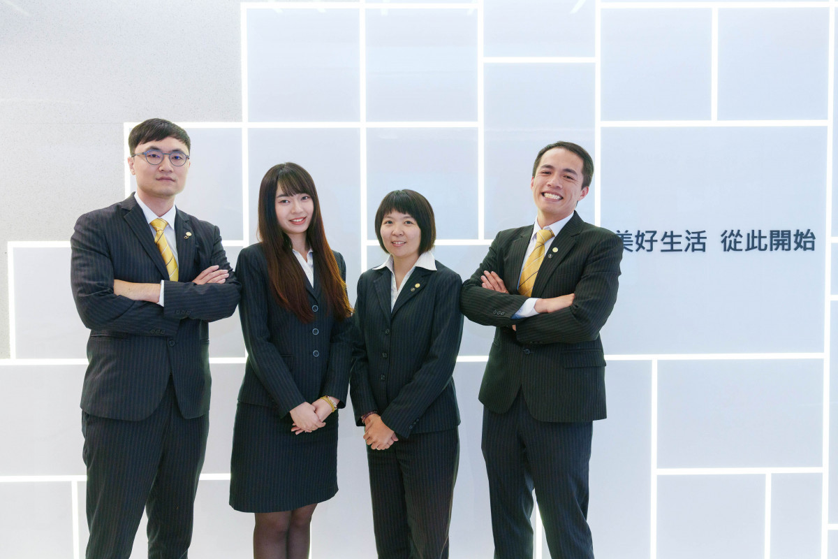 陳旻羣、俞芷廷、蔡雅君與李閎洋四位來自不同職務的員工,共同實踐將運動員精神融入房仲服務工作。圖片來源:永慶房屋