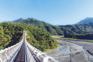 山川琉璃吊橋（圖／屏東縣政府提供）
