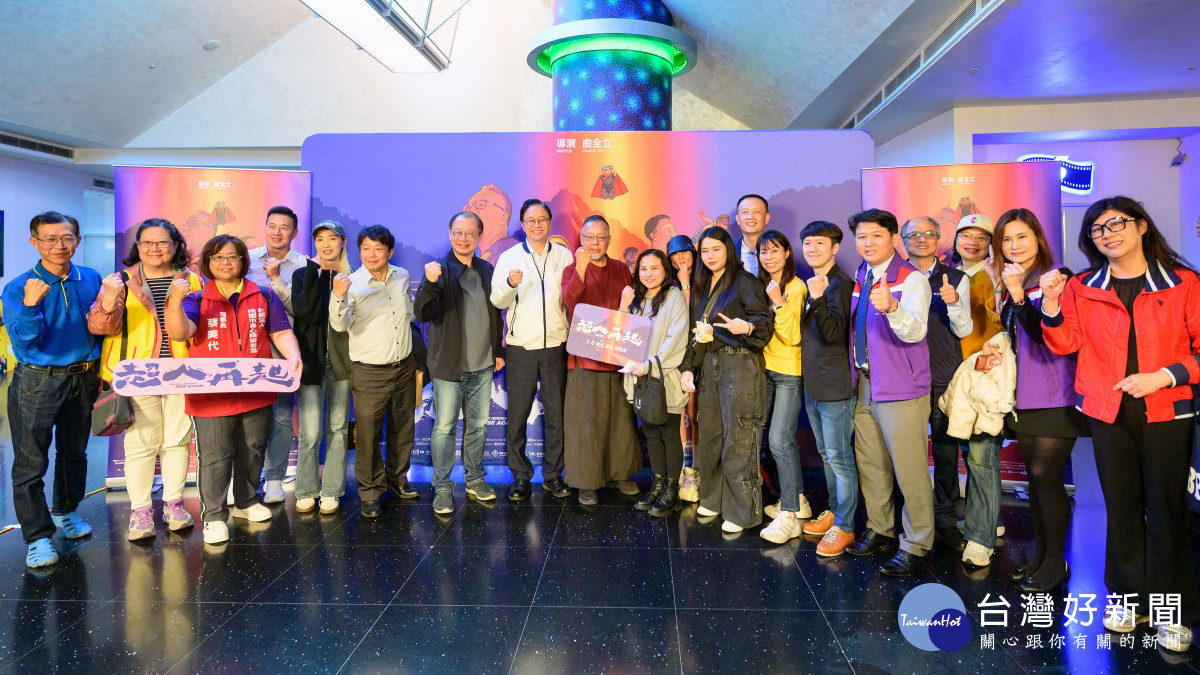 張市長與貴賓合影。<br />
<br />