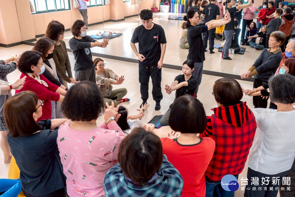 中原大學緊急醫療救護社推廣急救教育,透過系統化培訓,培養學生守護生命的能力與責任感。