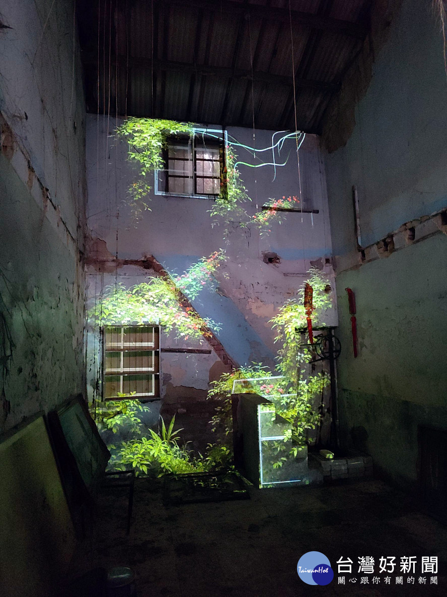 閒置老屋藉由光雕投影產生新的空間樣貌