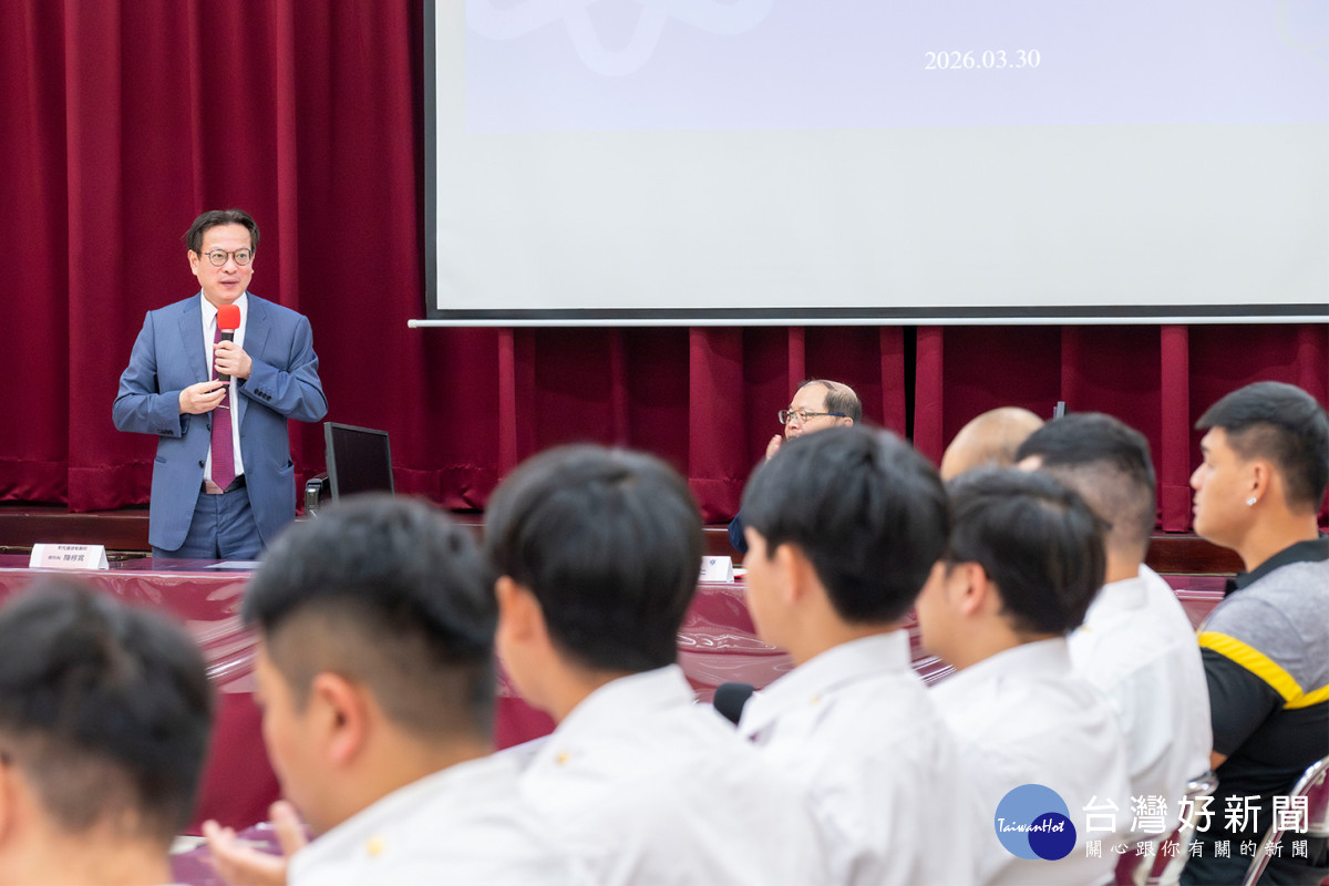 陳穆寬總院長指出,彰基多收治中台灣危重個案,EMT-P途中精準處置,穩定送醫助手術團隊接手,是『生命之鏈』最完美的接軌。圖/彰基提供