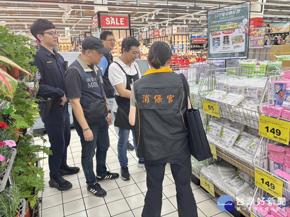 桃市府辦理塑膠袋聯合稽查,嚴防囤積與哄抬行為。