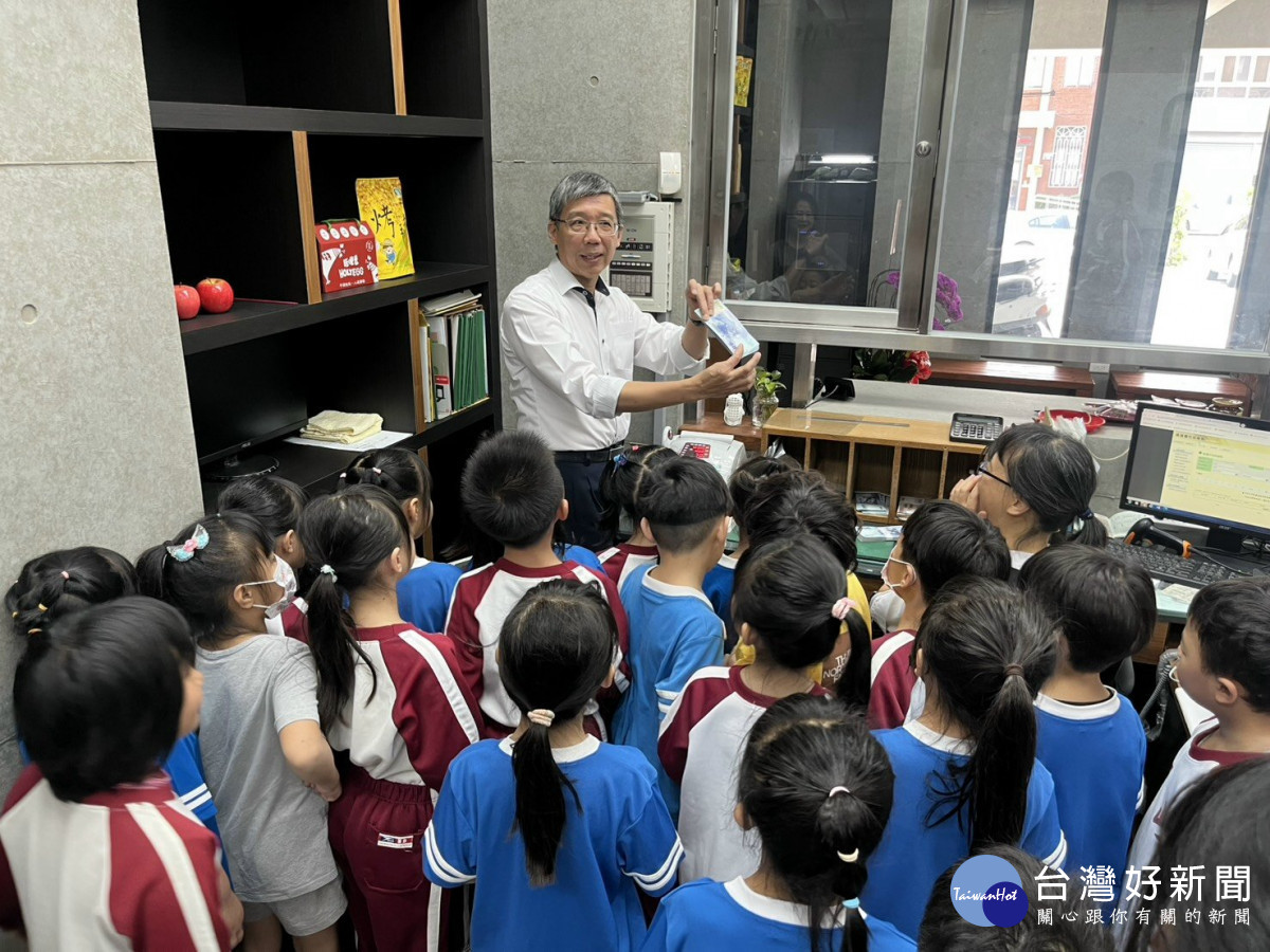 西岐國小師生參訪大甲農會西岐辦事處　扎根農業金融基礎教育